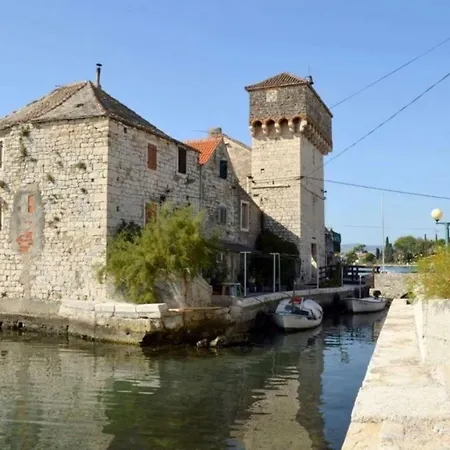 Maison * Kastela